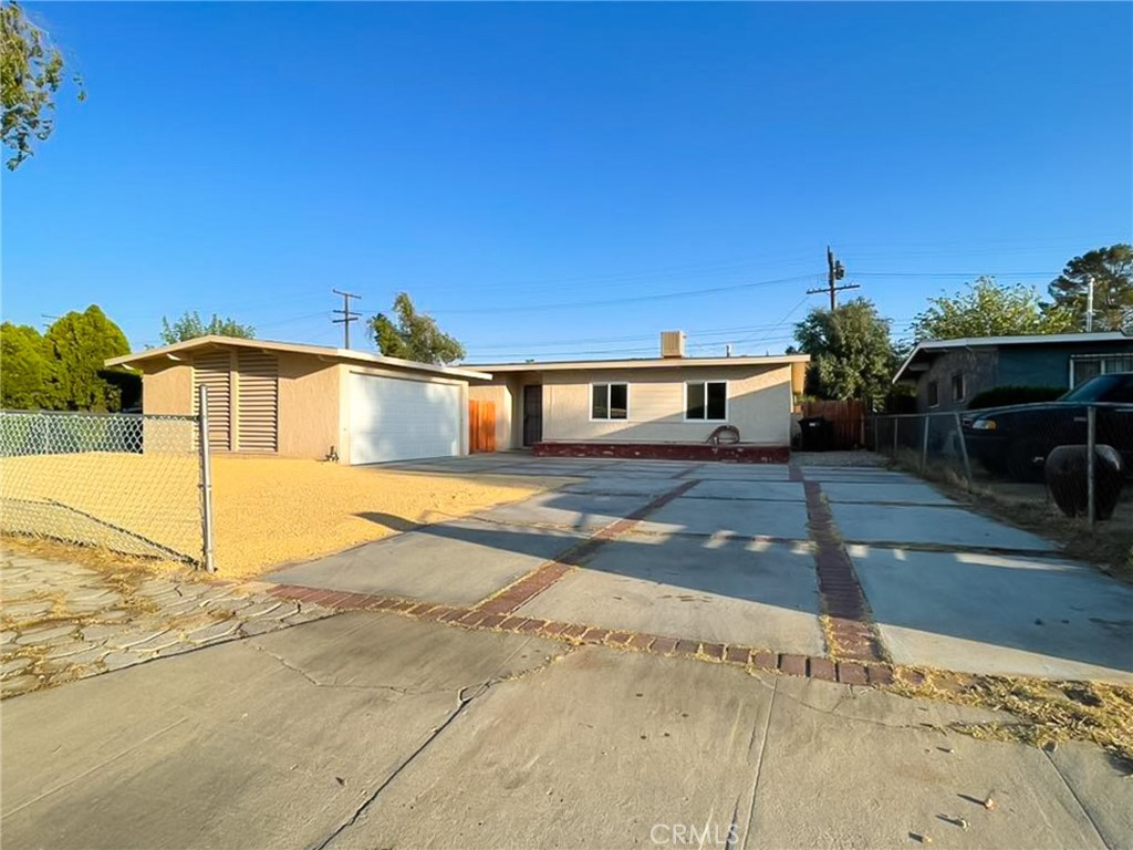 1408 W Avenue H15
