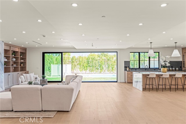 Detail Gallery Image 5 of 51 For 5258 Lemona Ave, Sherman Oaks,  CA 91411 - 4 Beds | 5 Baths