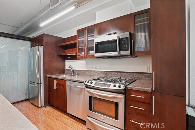 1111 S Grand Avenue, Los Angeles CA: https://media.crmls.org/medias/3a09af11-9283-4eab-afaa-84051d3de35d.jpg