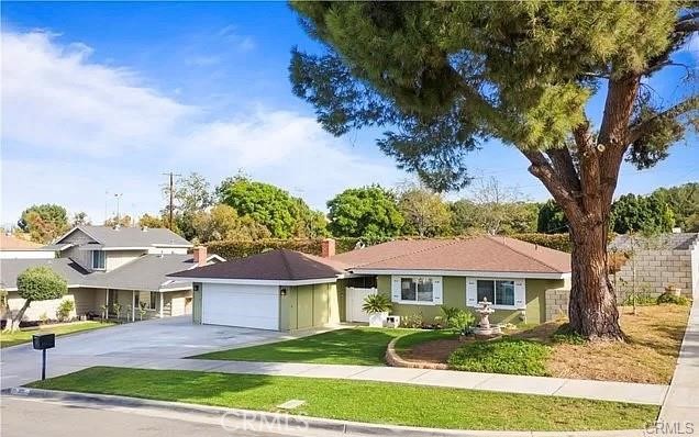 Detail Gallery Image 2 of 10 For 2001 Rancho Dr, Riverside,  CA 92507 - 4 Beds | 2 Baths