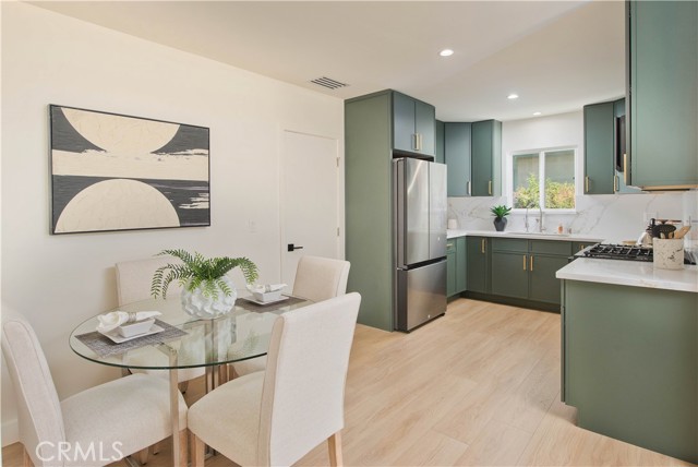 Detail Gallery Image 6 of 25 For 22330 Mobile St, Woodland Hills,  CA 91304 - 4 Beds | 2/1 Baths
