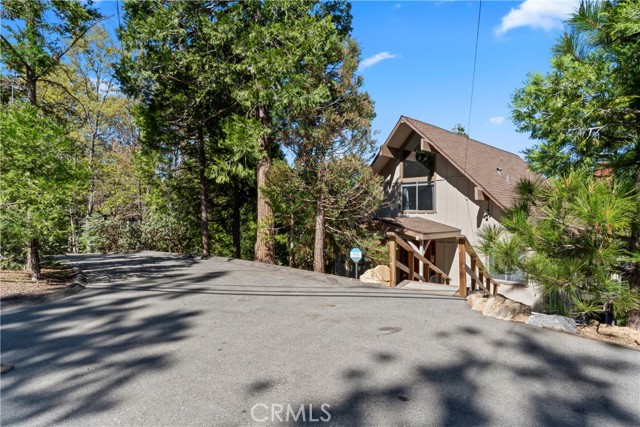 Detail Gallery Image 2 of 48 For 832 Rhine Rd, Lake Arrowhead,  CA 92352 - 3 Beds | 2 Baths