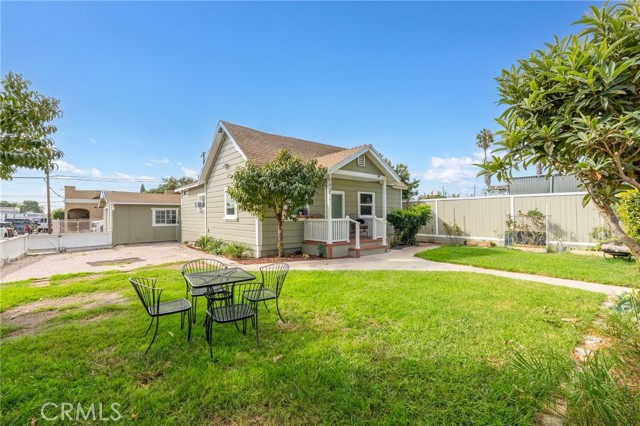 Detail Gallery Image 4 of 11 For 926 E Pine, Santa Ana,  CA 92701 - 6 Beds | 2 Baths