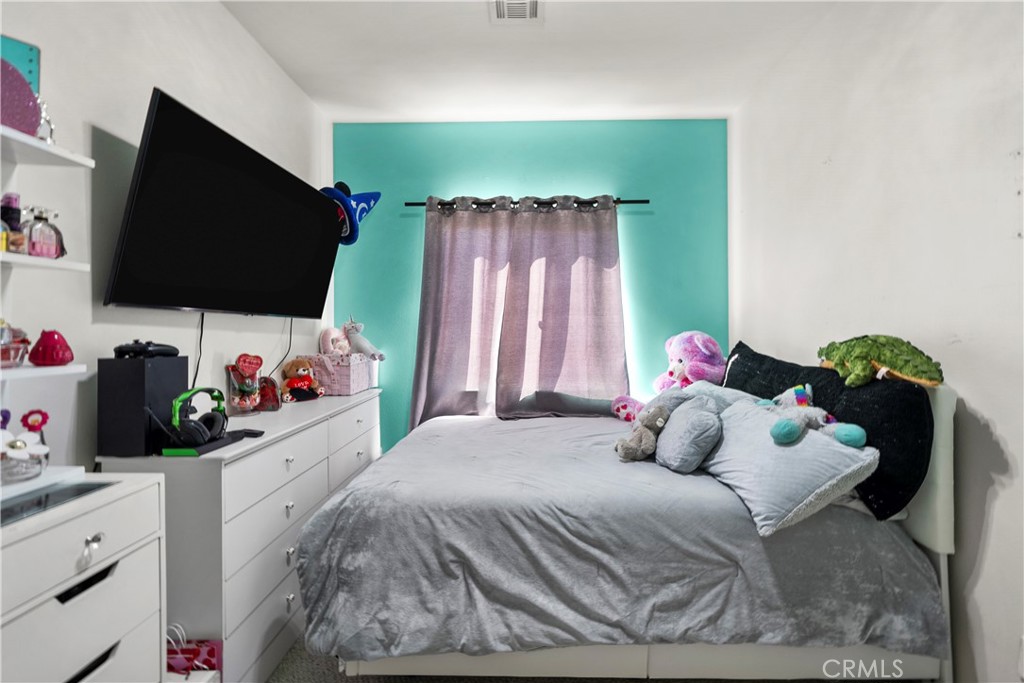 https://media.crmls.org/medias/3a0bdaf6-6d09-4f40-8da7-3aa30f9ea643.jpg?preset=X-Large