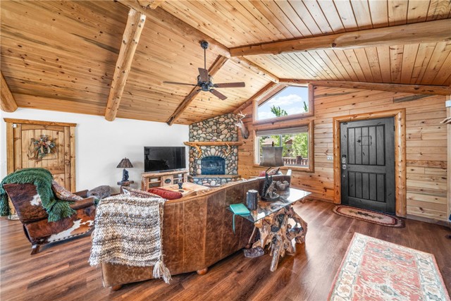 Detail Gallery Image 12 of 50 For 42728 Timberline, Big Bear Lake,  CA 92315 - 3 Beds | 3/1 Baths