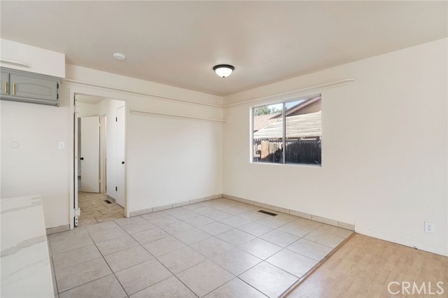 Detail Gallery Image 9 of 39 For 2738 S Fairway Ct, Visalia,  CA 93277 - 3 Beds | 2/1 Baths