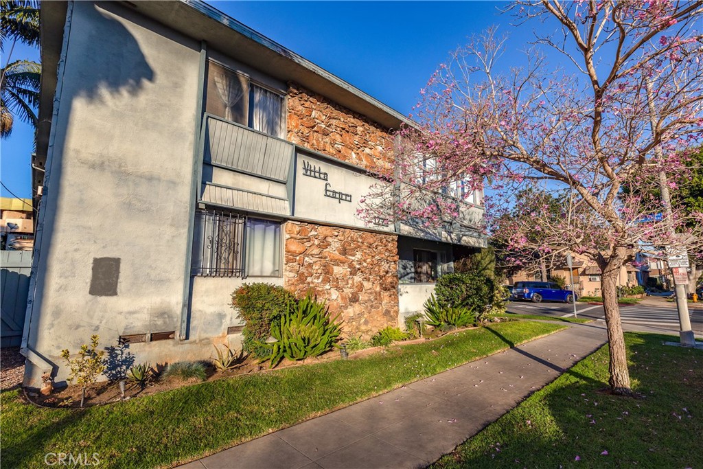 1273 E Appleton St #3