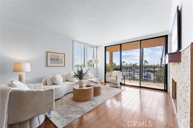 201 Bay Shore Avenue, Long Beach CA: https://media.crmls.org/medias/3a0edd63-272c-4980-992b-43c618370ed3.jpg