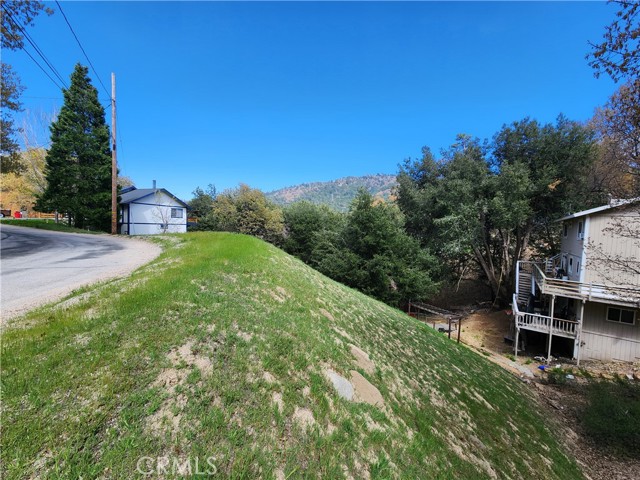 327 Davos Drive, Crestline CA: https://media.crmls.org/medias/3a0f3476-040c-45f2-8178-3eb23d20e0ee.jpg
