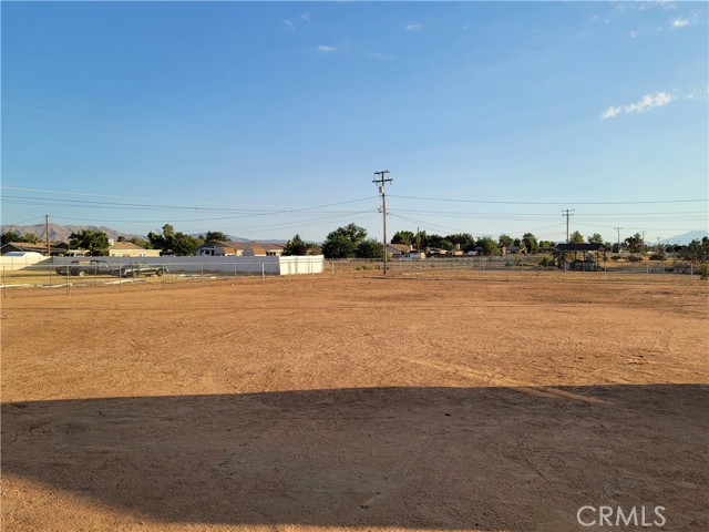21291 Ramona Avenue, Apple Valley CA: https://media.crmls.org/medias/3a0f597a-fd2d-450f-a4bb-c81d5d9fd3c3.jpg