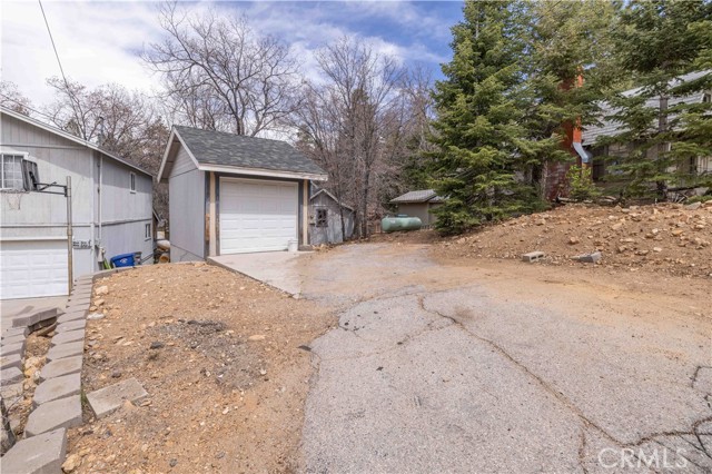 Detail Gallery Image 32 of 33 For 863 Ford Ln, Big Bear Lake,  CA 92315 - 4 Beds | 3/1 Baths