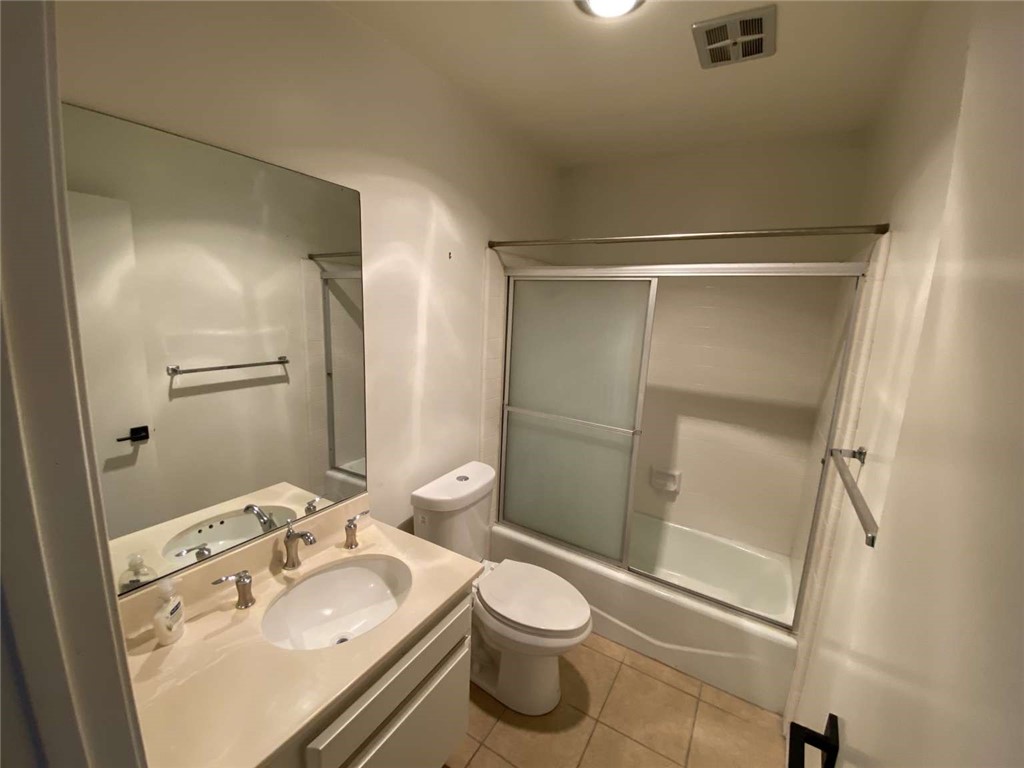 Detail Gallery Image 3 of 6 For 2071 S Caliente Dr, Palm Springs,  CA 92264 - 2 Beds | 2 Baths