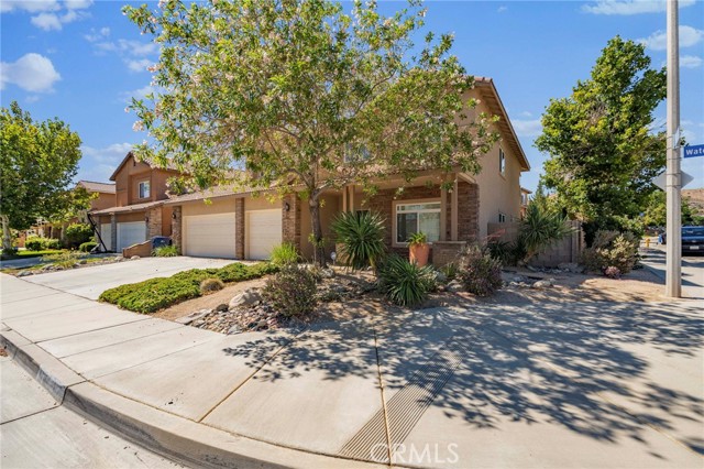 Detail Gallery Image 2 of 29 For 4100 Waterville Ct, Palmdale,  CA 93551 - 6 Beds | 3 Baths
