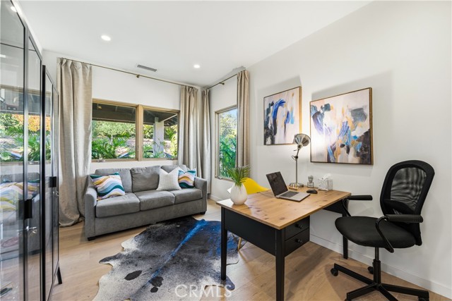 976 Ranch House, Westlake Village CA: https://media.crmls.org/medias/3a12c952-3e58-4493-a9a3-ba8301f7379f.jpg