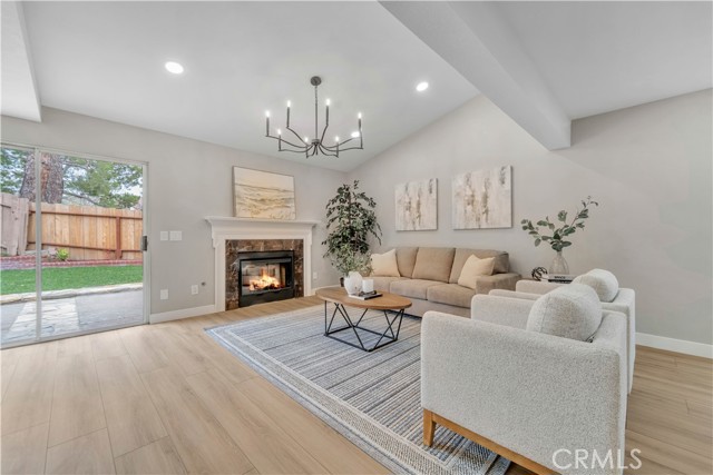 Detail Gallery Image 7 of 34 For 20015 Gilbert, Canyon Country,  CA 91351 - 4 Beds | 3 Baths