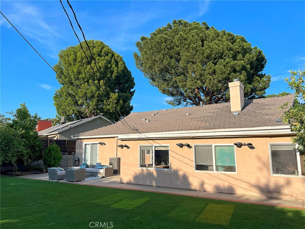 https://media.crmls.org/medias/3a1427c4-b7e2-4d1b-a5c5-32c2039cd4d5.jpg?preset=X-Large
