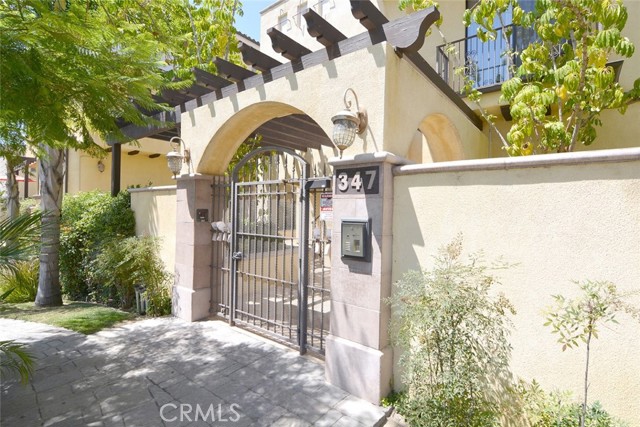 Detail Gallery Image 3 of 32 For 347 Milford St #102,  Glendale,  CA 91203 - 3 Beds | 3 Baths
