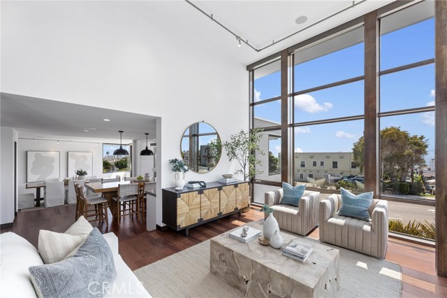 2114 Manhattan Ave, Hermosa Beach CA: https://media.crmls.org/medias/3a175b2b-e5a2-431f-b7d4-c468c5351959.jpg