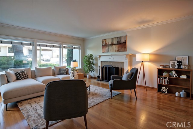 10109 Parr Avenue, Sunland CA: https://media.crmls.org/medias/3a17f201-10f2-404d-92d9-724437d5892a.jpg