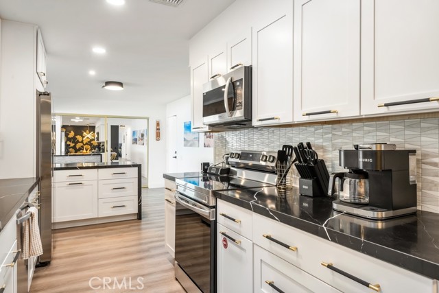 Detail Gallery Image 3 of 60 For 1980 E Rochelle Rd, Palm Springs,  CA 92262 - 5 Beds | 3 Baths