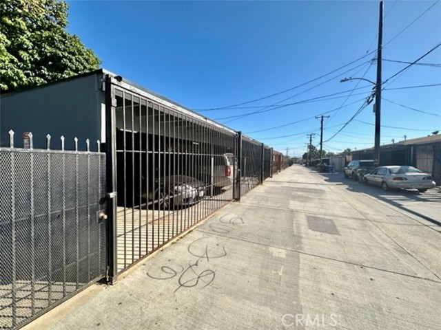 Detail Gallery Image 10 of 10 For 10215 S 10th Ave #2,  Inglewood,  CA 90303 - 1 Beds | 1 Baths