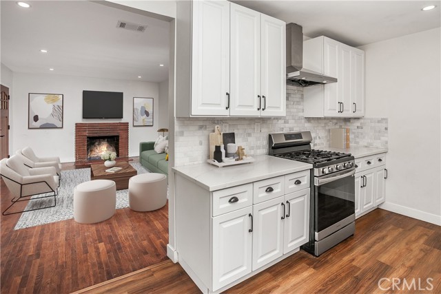 Detail Gallery Image 5 of 18 For 15334 Bledsoe St, Sylmar,  CA 91342 - 5 Beds | 2 Baths
