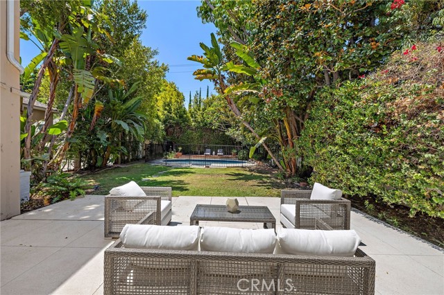 609 N Oakhurst Drive, Beverly Hills CA: https://media.crmls.org/medias/3a195d6b-5bb6-4978-89c3-7b8954a7cc26.jpg