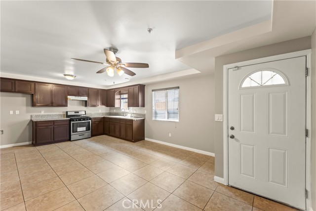 6102 S San Pedro Street, Los Angeles CA: https://media.crmls.org/medias/3a198db5-465d-4a41-a4c6-c92bdb9f0fd3.jpg