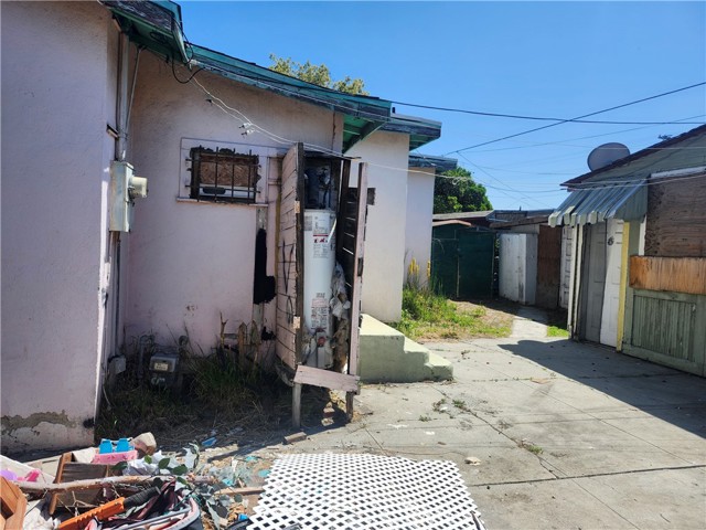 Detail Gallery Image 2 of 2 For 2036 E Shauer St, Compton,  CA 90222 - 2 Beds | 1 Baths