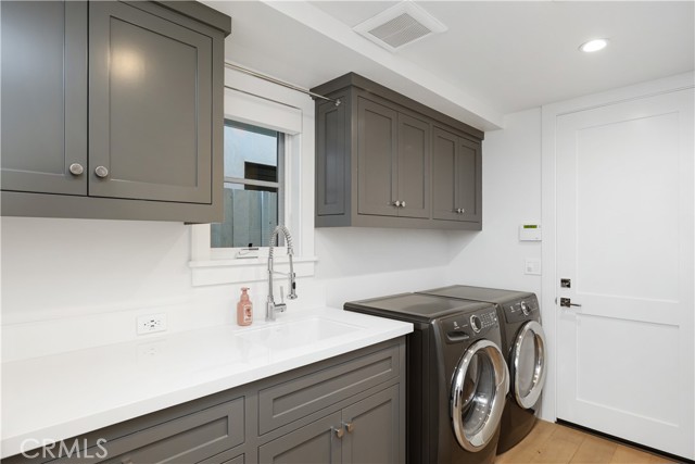 Detail Gallery Image 29 of 42 For 708 Heliotrope, Corona Del Mar,  CA 92625 - 3 Beds | 3 Baths