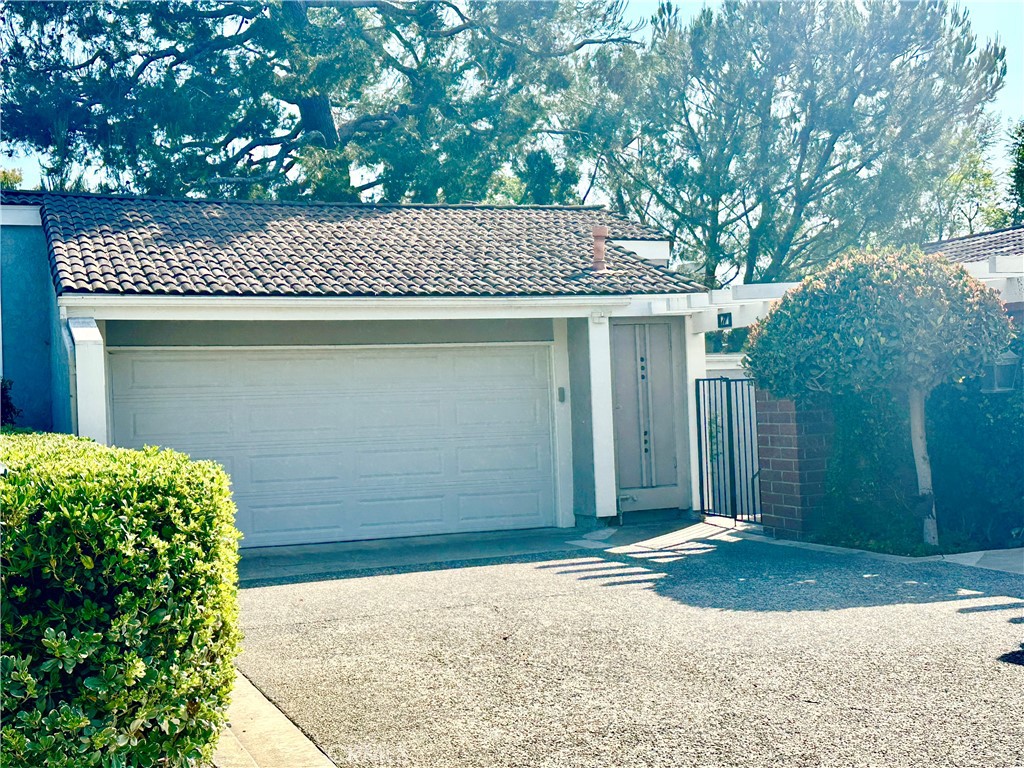 https://media.crmls.org/medias/3a1b0735-49d9-4fde-b8cd-5d65682246d4.jpg?preset=X-Large