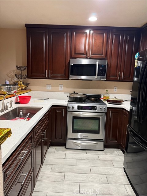 Detail Gallery Image 9 of 20 For 14565 Green River Rd, Victorville,  CA 92394 - 4 Beds | 2/1 Baths