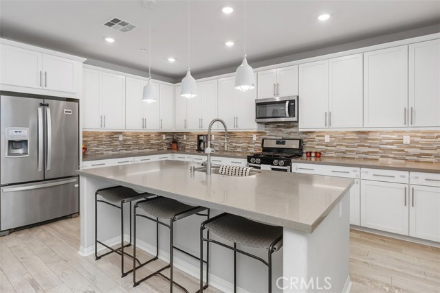 Detail Gallery Image 14 of 49 For 30222 Old Corral, Menifee,  CA 92584 - 4 Beds | 2/1 Baths