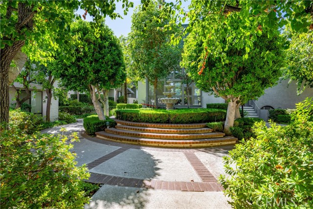 5335 White Oak Avenue, Encino CA: https://media.crmls.org/medias/3a1bddc0-9d54-417b-a9bf-56bb612c86ab.jpg