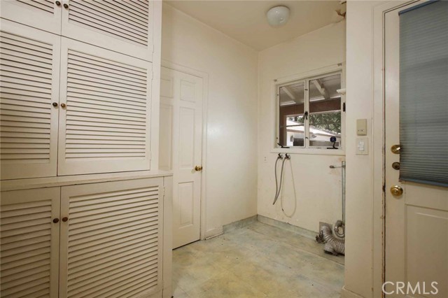 1075 Pine Oak Lane, Pasadena CA: https://media.crmls.org/medias/3a1c488c-ecc5-429f-9942-406e498654ba.jpg
