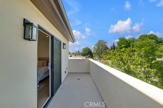 Detail Gallery Image 23 of 46 For 4801 Abbeyville Ave, Woodland Hills,  CA 91364 - 5 Beds | 5/2 Baths