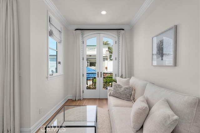 Detail Gallery Image 37 of 69 For 320 32nd St, Manhattan Beach,  CA 90266 - 5 Beds | 4/1 Baths