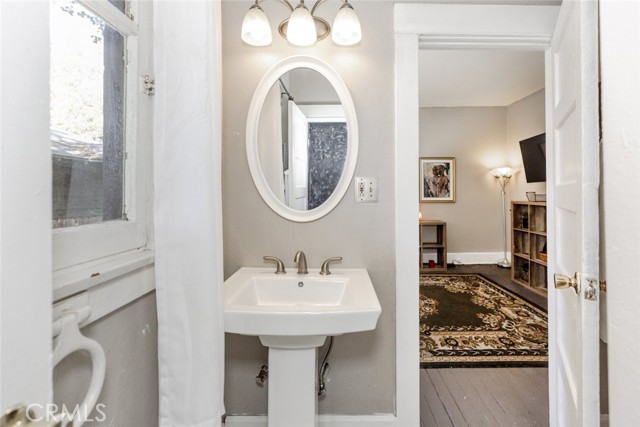 1010 N Madison Avenue, Pasadena CA: https://media.crmls.org/medias/3a1de29a-12c5-4c94-9b23-4af5dd221a6d.jpg