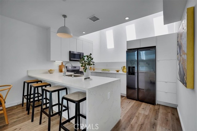 Detail Gallery Image 6 of 27 For 6919 Knowlton Place, Los Angeles,  CA 90045 - 3 Beds | 4 Baths