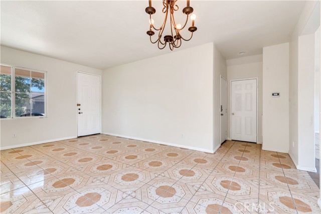 Detail Gallery Image 4 of 22 For 1673 Park Meadows Dr, San Jacinto,  CA 92582 - 5 Beds | 3 Baths