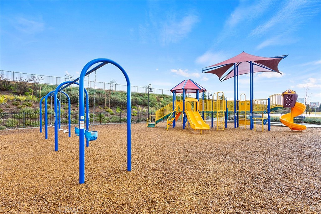 https://media.crmls.org/medias/3a209759-80b1-496a-bb6a-2dfe4b676447.jpg?preset=X-Large