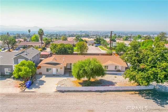 Detail Gallery Image 3 of 41 For 2223 Mesquite Dr, San Bernardino,  CA 92404 - 5 Beds | 3 Baths