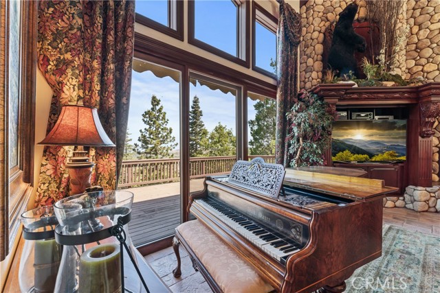 Detail Gallery Image 12 of 58 For 293 Fairway Dr, Lake Arrowhead,  CA 92352 - 6 Beds | 7/1 Baths