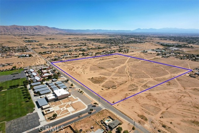 33 Mesquite Road, Apple Valley CA: https://media.crmls.org/medias/3a21cc60-3d1d-4455-8649-c903f395dbbd.jpg