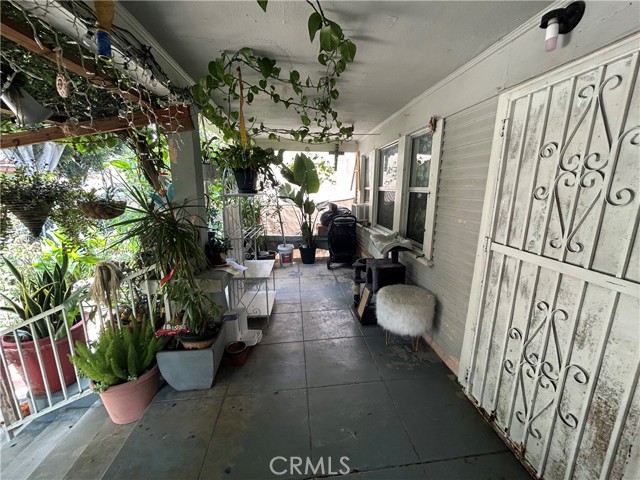 Detail Gallery Image 3 of 14 For 1212 E 54th St, Los Angeles,  CA 90011 - – Beds | – Baths