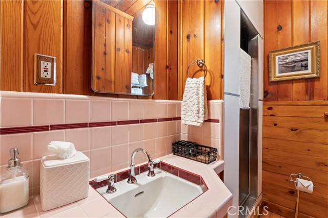 Detail Gallery Image 21 of 49 For 27675 Lakes Edge Rd, Lake Arrowhead,  CA 92352 - 3 Beds | 1/1 Baths