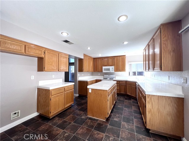 20865 Oakdale Lane, Riverside CA: https://media.crmls.org/medias/3a22cca7-273d-446c-b9dc-ab1d39152423.jpg