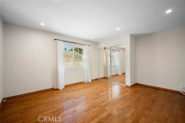 2225 East Glenoaks Boulevard photo 16