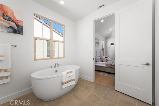 Detail Gallery Image 17 of 38 For 107 Somera, Irvine,  CA 92602 - 4 Beds | 3 Baths