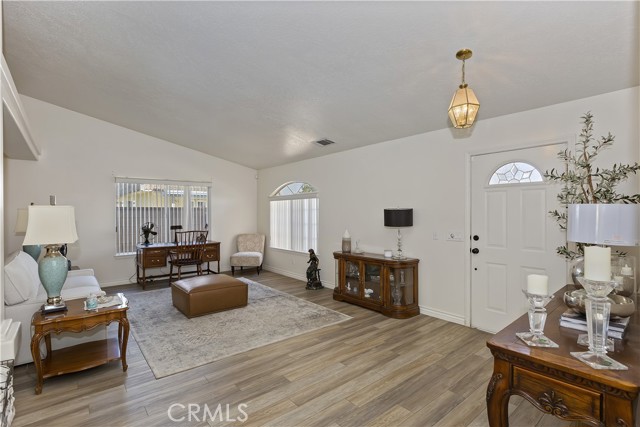 13660 SPRING VALLEY PKWY, Victorville CA: https://media.crmls.org/medias/3a24163f-192f-4f6b-ad34-b720cbf52993.jpg